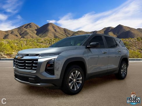 Used 2025 Chevrolet Equinox LT AWD/4WD image 2