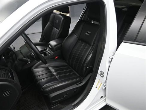 Used 2019 Chrysler 300 S image 11