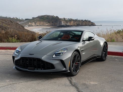 Used 2025 Aston Martin V8 Vantage Coupe image 25