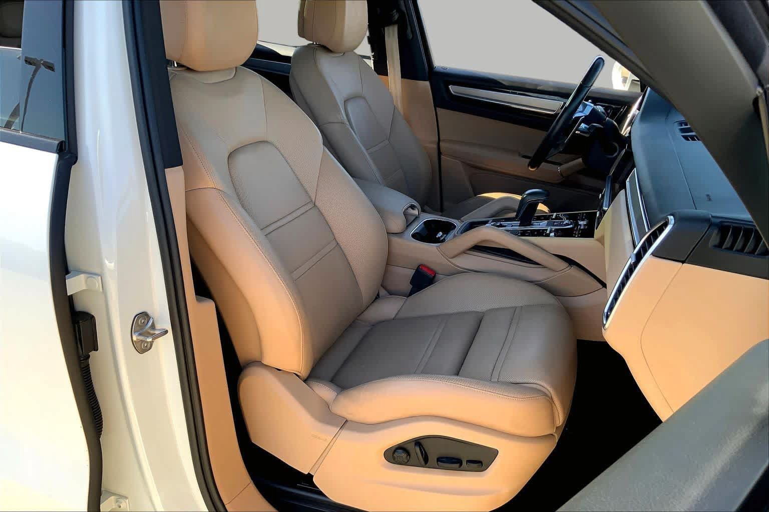 Used 2022 Porsche Cayenne Platinum Edition AWD/4WD image 9