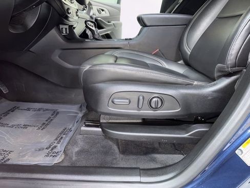 Used 2023 Chevrolet Traverse LT image 6