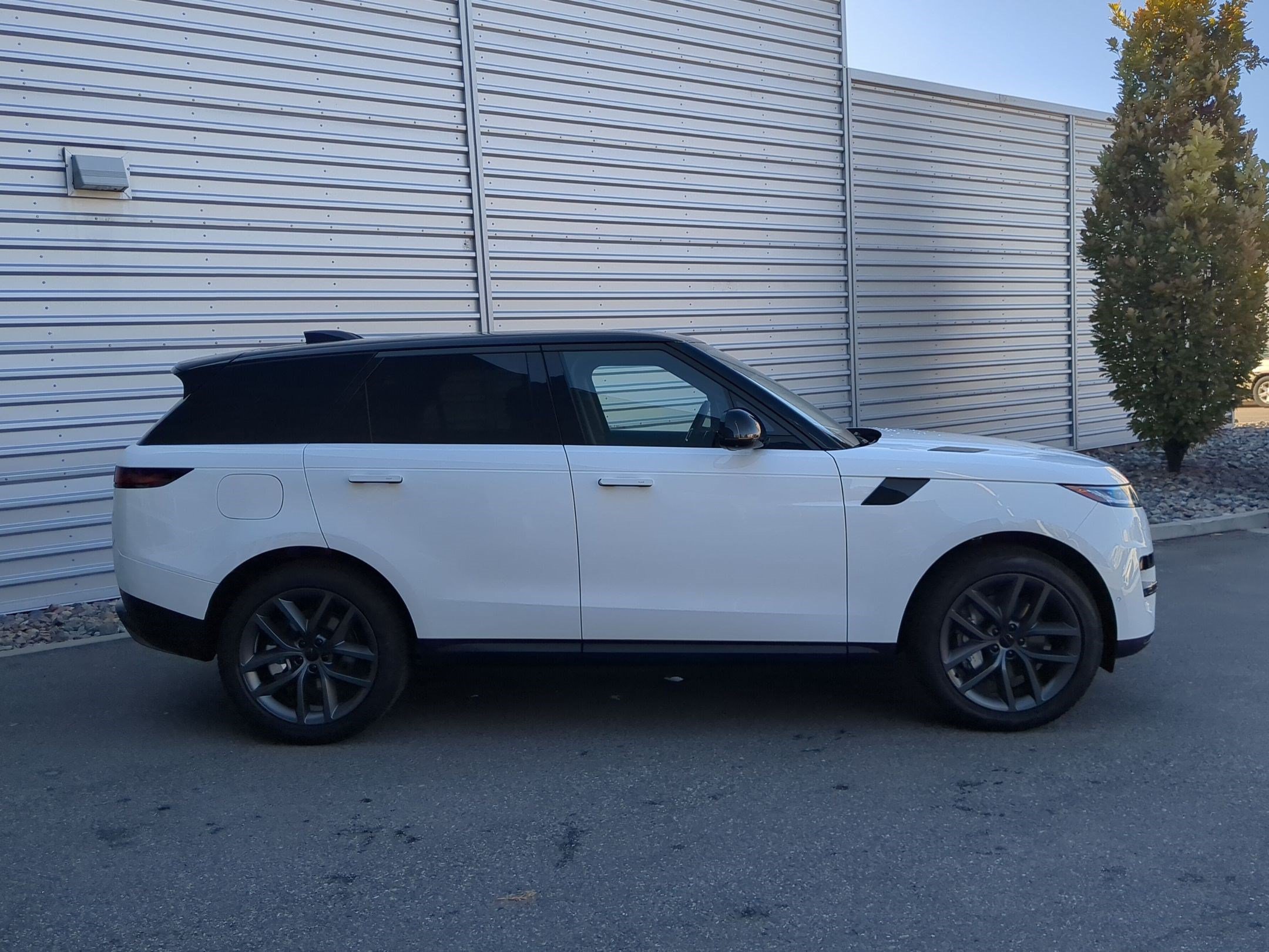 New 2027 Land Rover Range Rover Sport SE AWD/4WD image 4