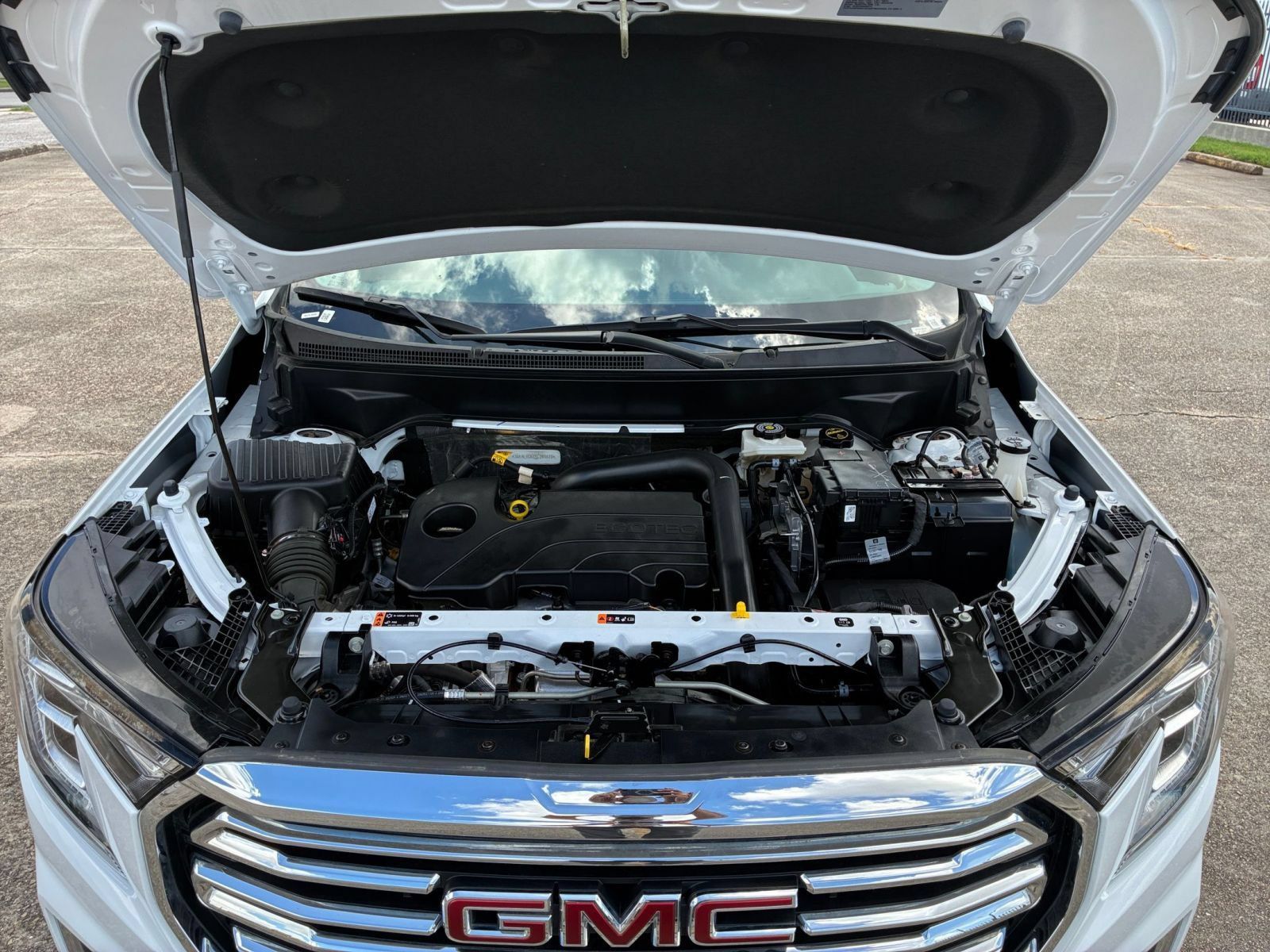 Used 2024 GMC Terrain SLT AWD/4WD image 33