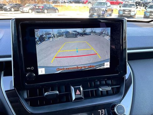 Used 2025 Toyota Corolla Cross XLE w/ Convenience Package image 27