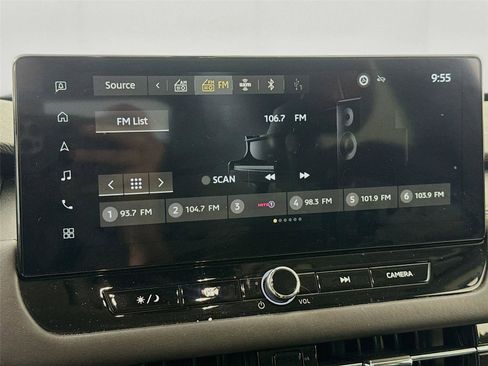 Used 2025 Mitsubishi Outlander SE image 9