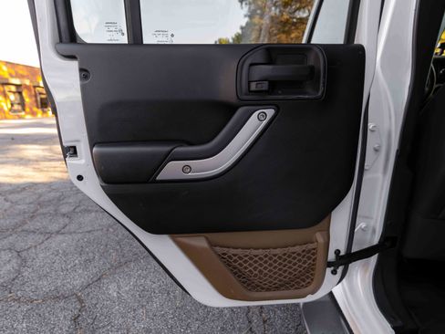 Used 2017 Jeep Wrangler Unlimited Sahara w/ Connectivity Group image 29