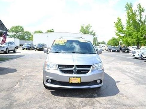 Used 2019 Dodge Grand Caravan SXT FWD image 3