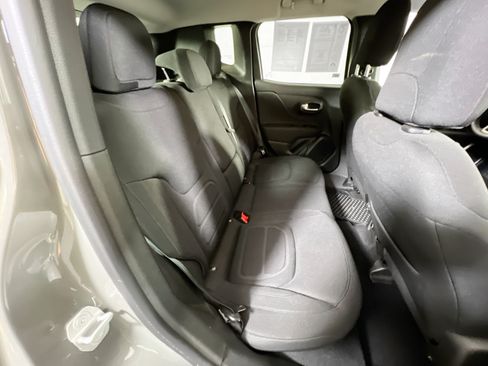 Used 2022 Jeep Renegade Latitude w/ Convenience Group AWD/4WD image 26