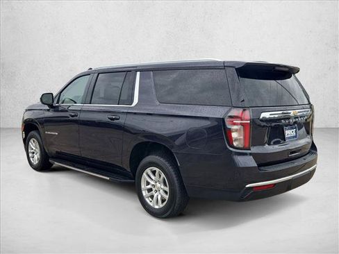 Used 2024 Chevrolet Suburban LT RWD image 8