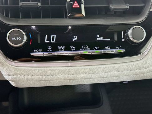 Used 2025 Toyota Corolla SE FWD image 17