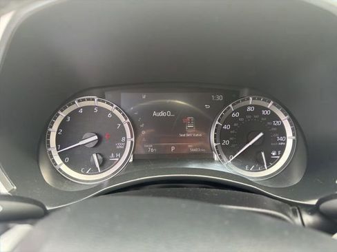 Used 2022 Toyota Highlander XLE AWD/4WD image 2
