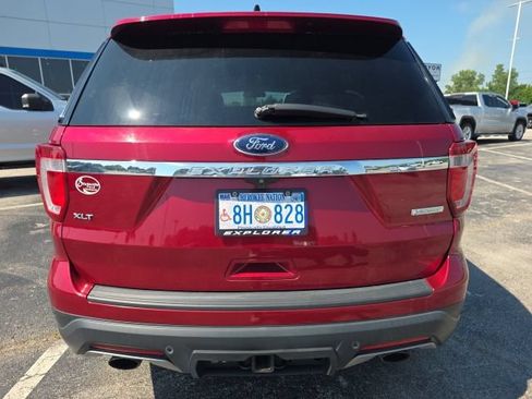 Used 2019 Ford Explorer XLT FWD image 4