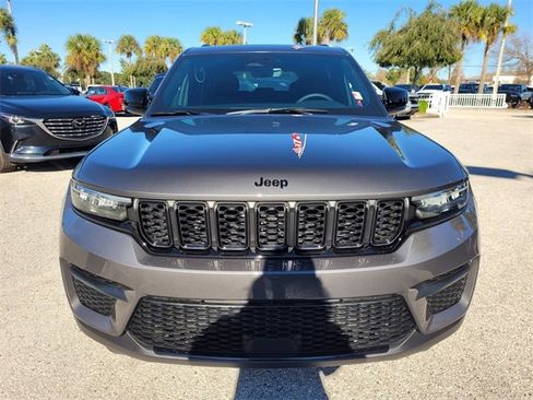 Used 2025 Jeep Grand Cherokee Altitude image 17