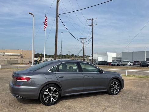 Used 2022 Volkswagen Passat 2.0T SE FWD image 22