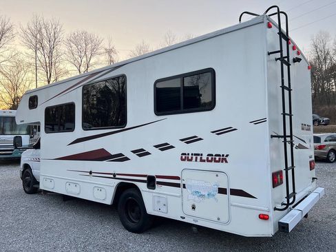 Used 2018 Ford E-350 and Econoline 350 Super Duty w/ Motorhome Prep Package image 3