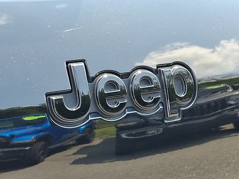 Used 2025 Jeep Grand Cherokee L Summit AWD/4WD image 32