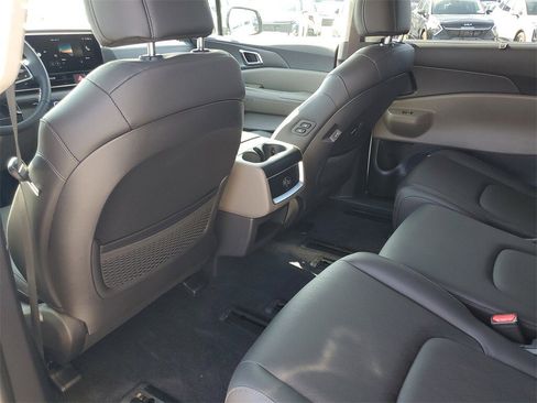 New 2026 Kia Carnival EX image 21
