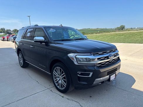 Used 2024 Ford Expedition Platinum AWD/4WD image 3