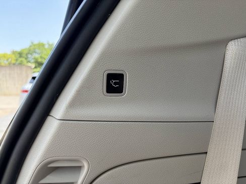 Used 2020 Chrysler Pacifica Limited FWD image 27