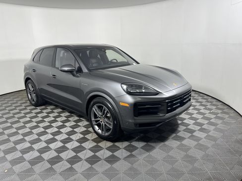 Certified 2025 Porsche Cayenne E-Hybrid AWD/4WD image 9