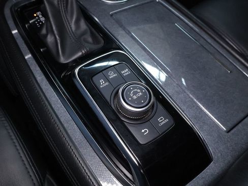 Used 2022 Nissan Armada SV AWD/4WD image 32