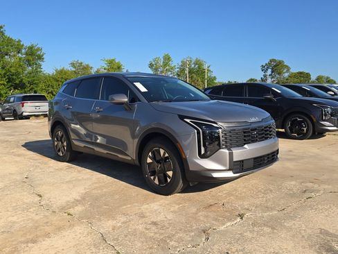 New 2026 Kia Sportage LX FWD image 2