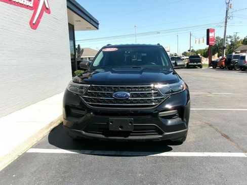 Used 2023 Ford Explorer XLT AWD/4WD image 3