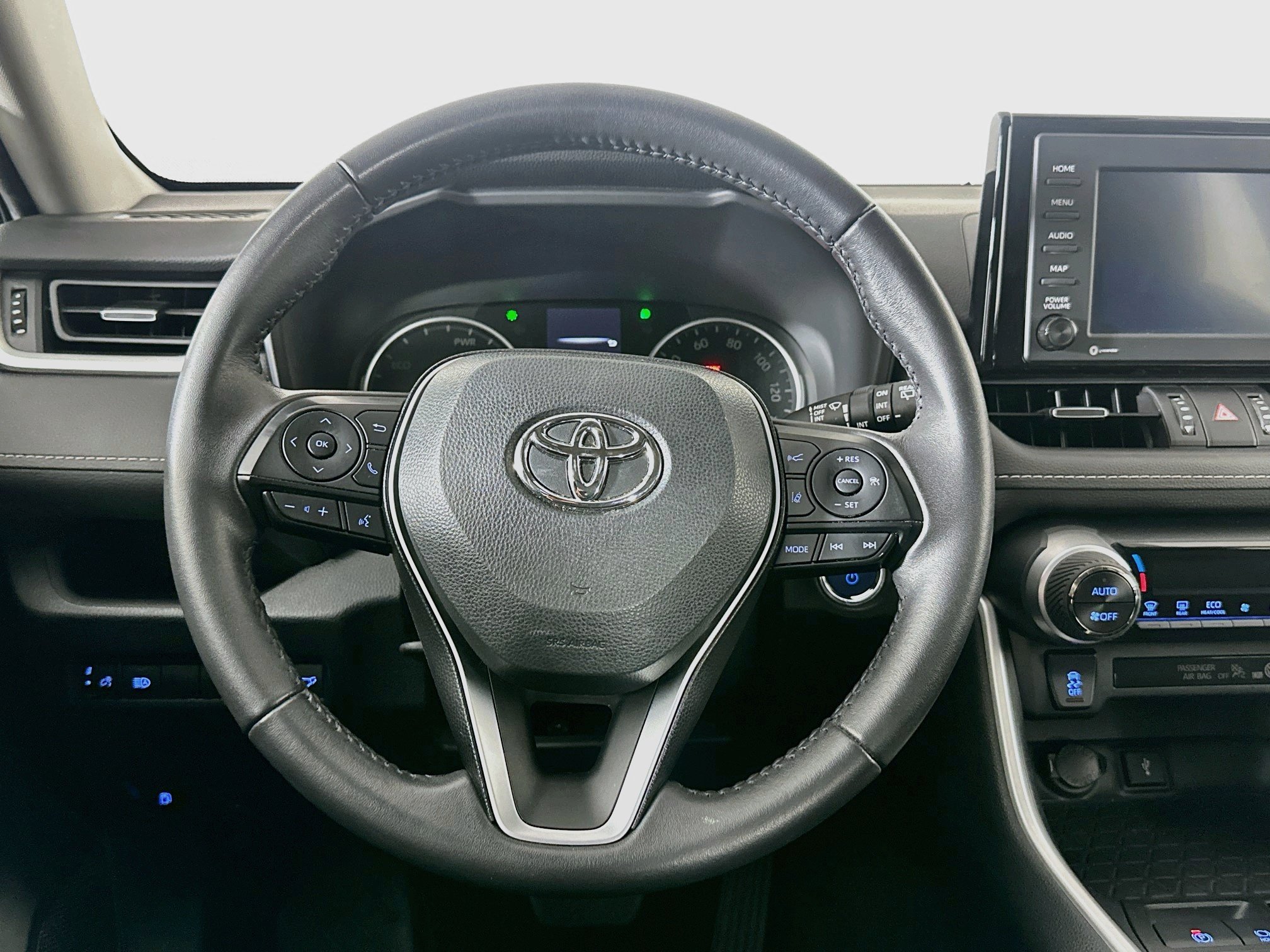 Used 2022 Toyota RAV4 XLE Premium AWD/4WD image 18