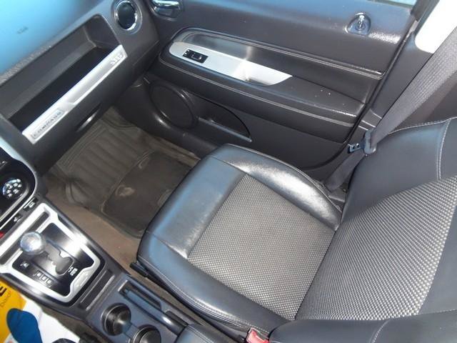 Used 2017 Jeep Compass Latitude FWD image 14