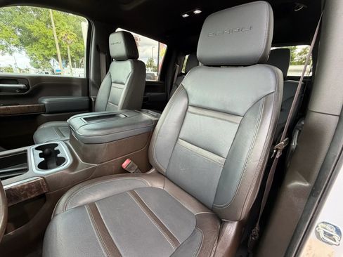 Used 2022 GMC Sierra 3500 Denali w/ Denali Ultimate Package AWD/4WD image 11