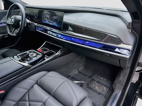 Certified 2024 BMW 740i RWD image 30