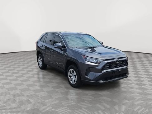 Used 2022 Toyota RAV4 LE AWD/4WD image 2