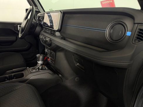 Used 2025 Jeep Wrangler Unlimited Rubicon 4xe w/ Safety Group AWD/4WD image 31