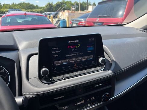 Used 2025 Nissan Rogue SV FWD image 20