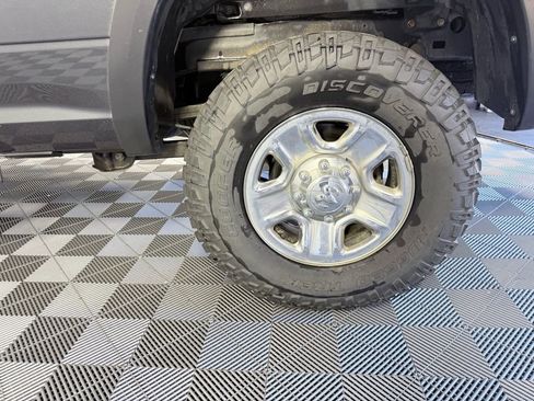 Used 2017 RAM 2500 Tradesman w/ Chrome Appearance Group image 31