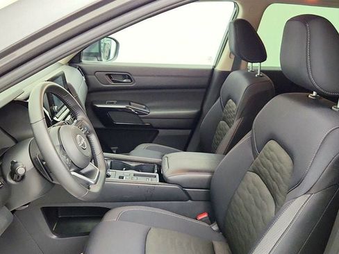 Used 2025 Nissan Pathfinder SV FWD image 17