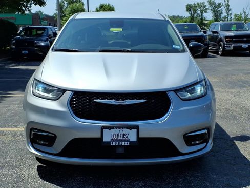 Used 2024 Chrysler Pacifica Touring-L FWD image 35