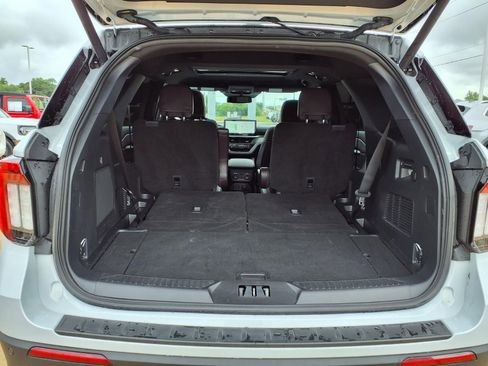 Used 2025 Ford Explorer Platinum w/ Ultimate Package RWD image 8