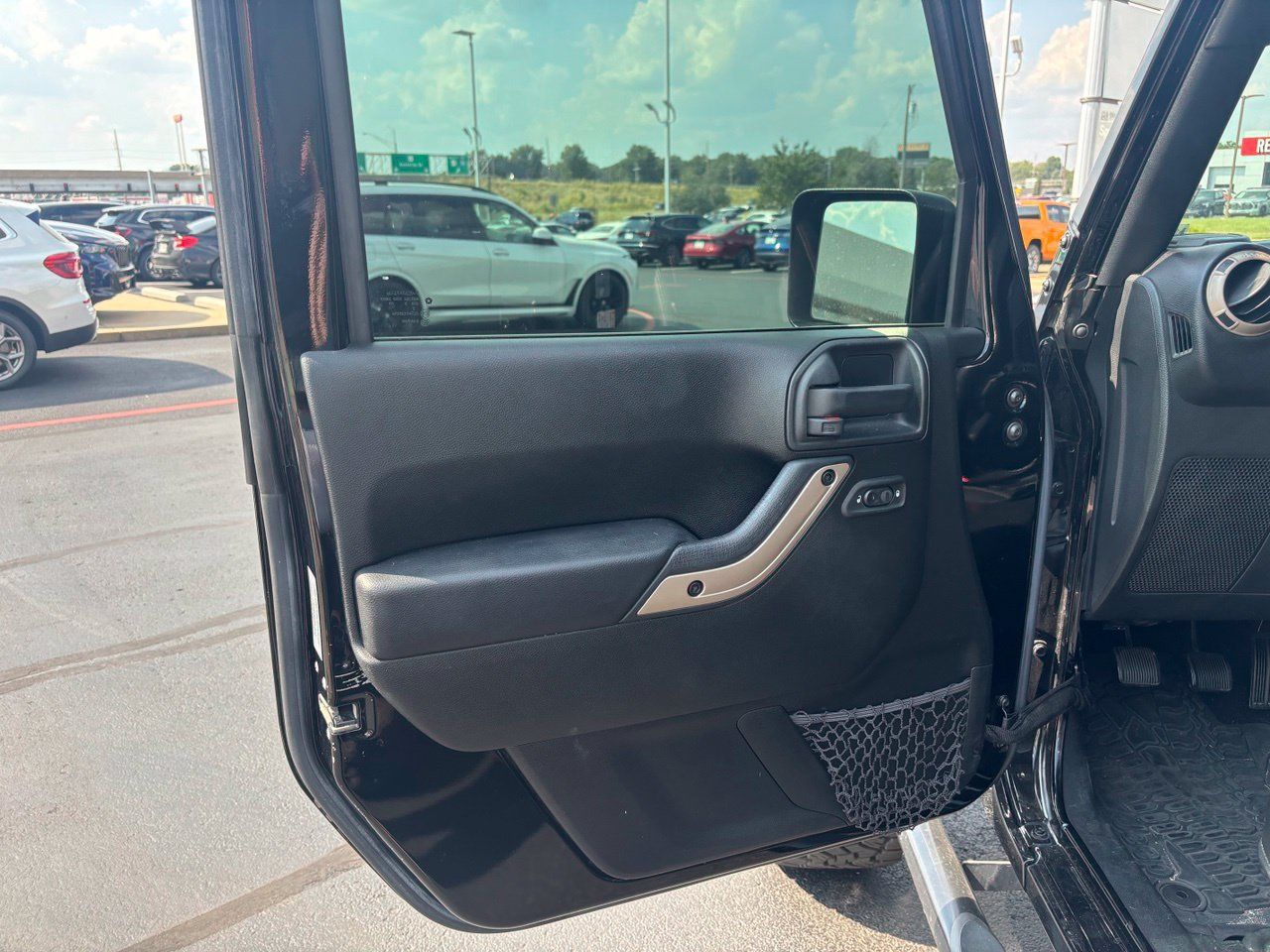 Used 2017 Jeep Wrangler Unlimited Sahara AWD/4WD image 11