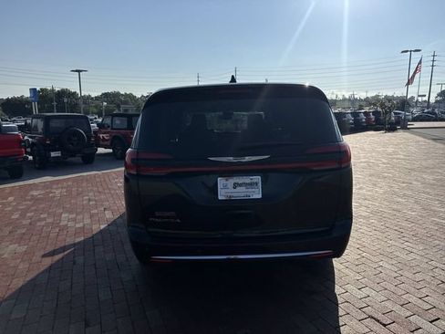 Used 2023 Chrysler Pacifica Touring-L FWD image 35