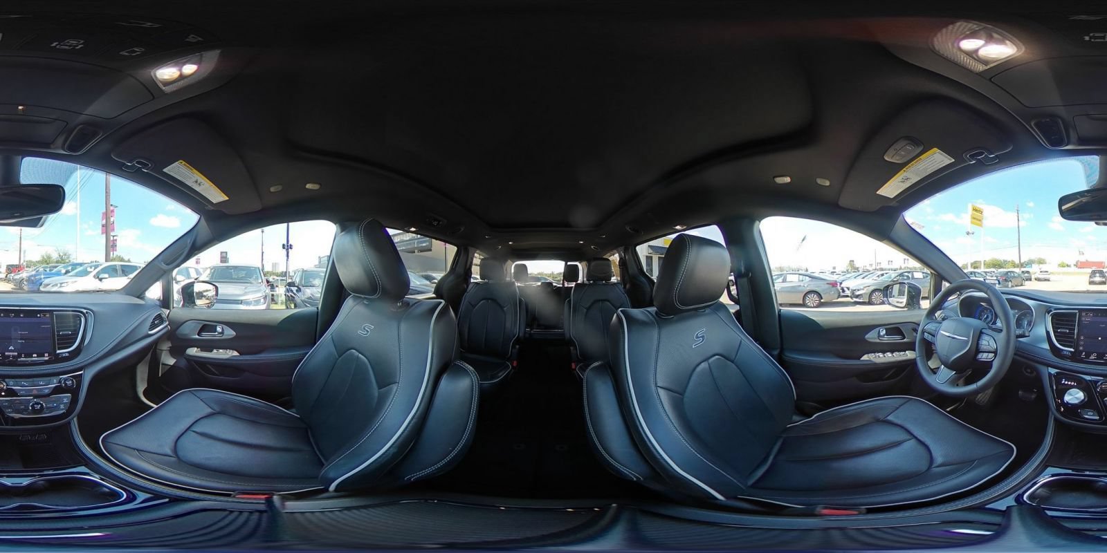 Used 2025 Chrysler Pacifica Limited FWD image 46