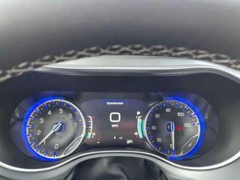 New 2026 Chrysler Pacifica Limited w/ Uconnect Theater Family Group FWD image 22