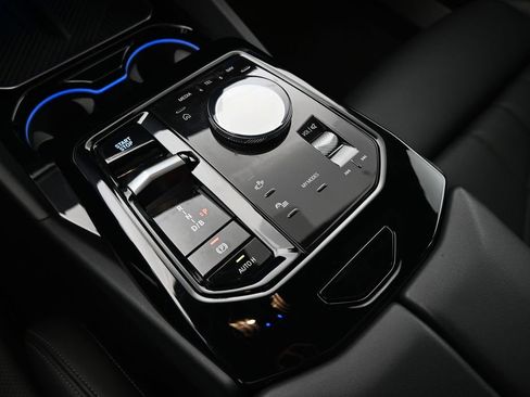 Used 2024 BMW i5 eDrive40i image 18