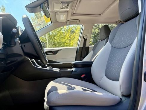 Used 2025 Toyota RAV4 XLE w/ Convenience Package AWD/4WD image 28