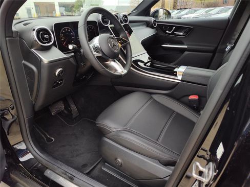 New 2025 Mercedes-Benz GLC 300 image 2