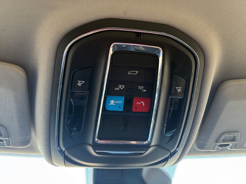 Used 2021 Jeep Grand Cherokee L Laredo w/ Luxury Tech Group I AWD/4WD image 7