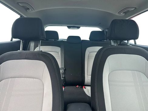 Used 2025 Hyundai Venue SEL FWD image 14