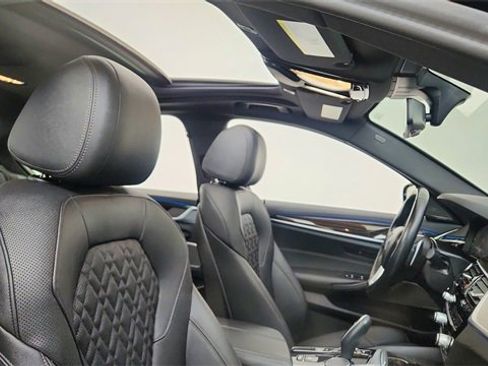 Used 2023 BMW 530e xDrive w/ Premium Package image 21