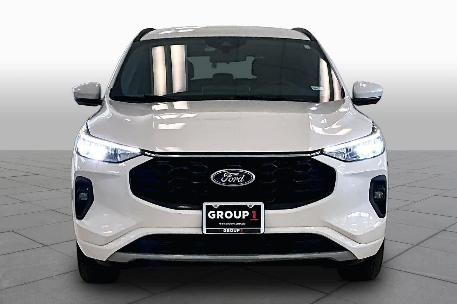 Used 2023 Ford Escape ST-Line Select w/ Tech Pack #2 AWD/4WD image 3
