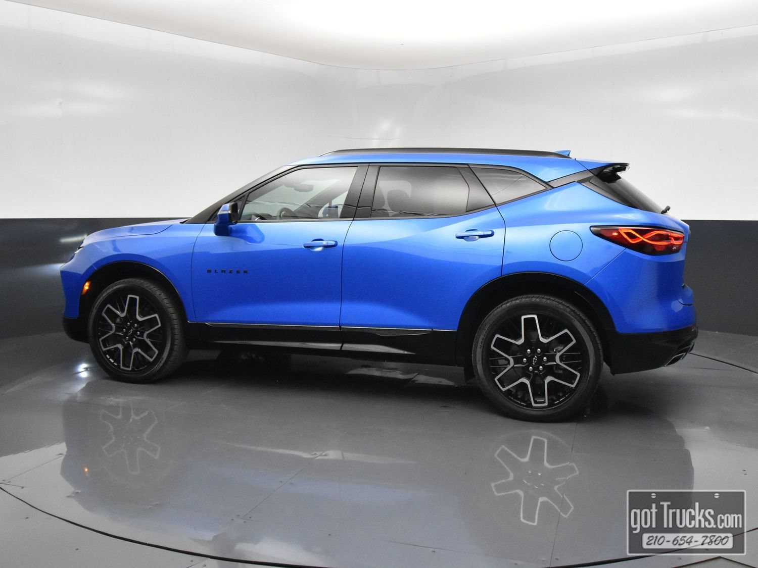 Used 2024 Chevrolet Blazer RS w/ Driver Confidence II Package FWD image 3